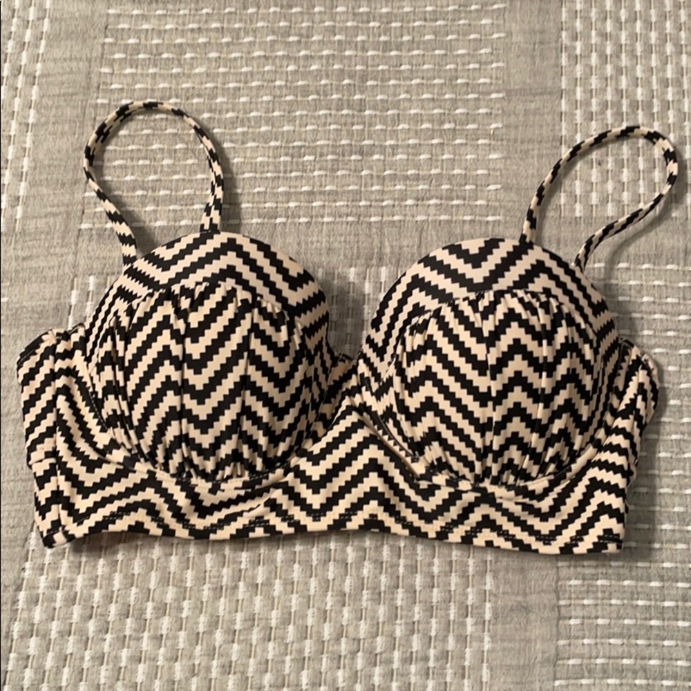 never worn bikini top- accepting ALL offers